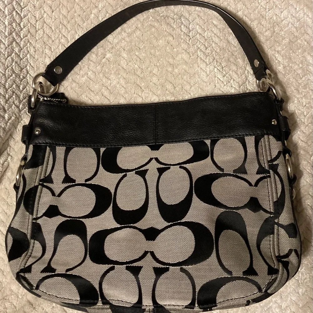 Coach Tan/Black Leather Trim C Signature Jaguar Shoulder Bag Excellent - Picture 2 of 10